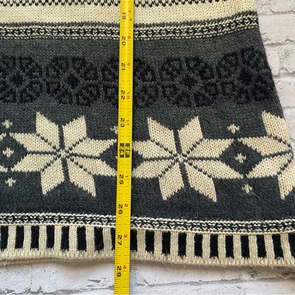 Vintage 90s Mom Nordic Turtleneck Sweater - Black & White - Picture 10 of 11